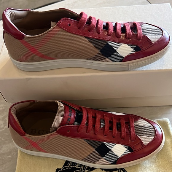 🎉𝐇𝐏!🎉BURBERRY HARTFIELD HOUSE CHECK LOW TOP SNEAKERS NIB - Picture 4 of 14